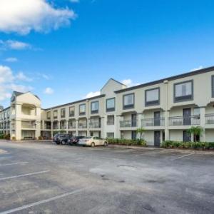 Super 8 by Wyndham Orlando Near Florida Mall