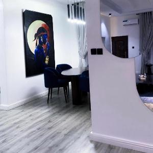 Bytup 2bedroom Apt in lekki24hrs light Wifi fully serviced apartment  water heater smart tv