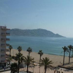 Apartamento en Rosas Santa-Margarita con vistas al mar piscina y acceso directo a la playa - ES-204-42