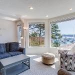 Yaquina Bay Views! Restaurants Shops Walk to Everything! Unit 2 Oregon