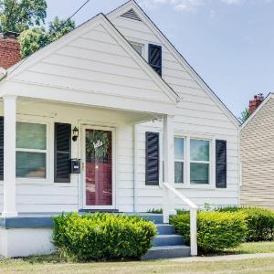 Spacious 4BR Home with Cozy Vibes in Louisville