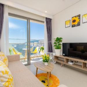 Hồng Ha - The Song 1 Bedroom Suit xéo biển