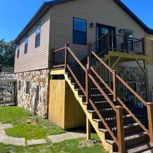 Stay play and relax in Ohiopyle PA Hot tub Pool table next to the GAP trail in Ohiopyle PA