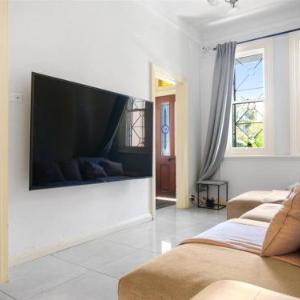 Central 4 BDRM Terrace with Office