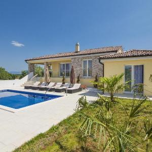Villa Land