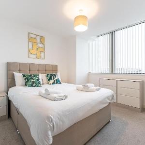 Pet-friendly 1BR Apt sleeps 4 in BMH Centre with Parking