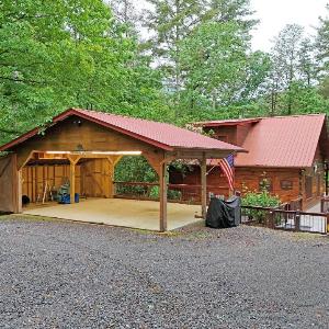Sophisticated 3BR Cabin • Luxury Decks & Firepits