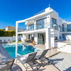 Villa Dunamoon by Abahana Villas