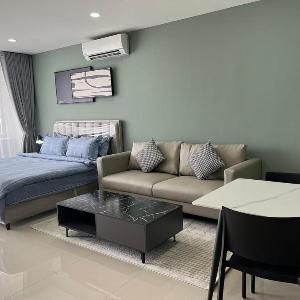 The PeAk Residence Multi-Apartment by Emma