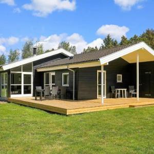 Three-Bedroom Holiday home in Strandby 4