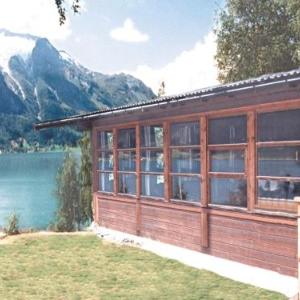 Three-Bedroom Holiday home in Oppstryn