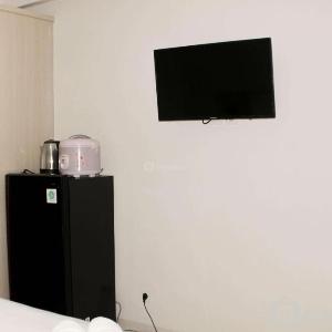 Homey and Cozy Studio Apartment at Elvis Tower By Travelio