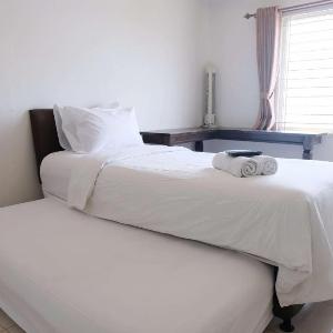 Best Studio Apartment at Pinewood Jatinangor By Travelio
