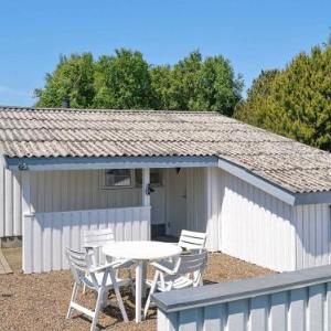 Two-Bedroom Holiday home in Fanø 2