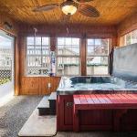 Hot Tub Hideaway 3 BR Jeffersonville