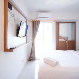 Simple and Comfortable Studio Apartment at Suncity Residence By Travelio
