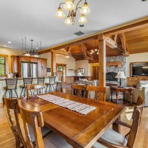 Steelhead Chalet 23 - Tamarack Resort - Deck - Garage - WiFi - Hot tub