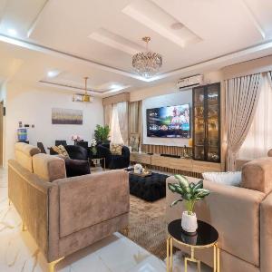 Luxury Lagos Apartment with 3 Bedrooms