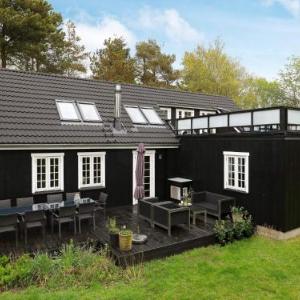 Five-Bedroom Holiday home in Blåvand 20