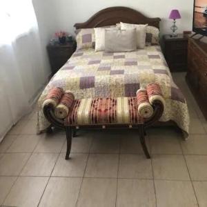 Habitaciónes privadas doble y single con baño compartido en casa familiar