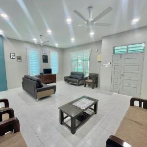 COZY HOMESTAY NEAR HSB -  WIFI & 4 ROOMS AIRCONDS