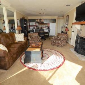 Seven Springs 1 Bedroom Premium Condo Walking Distance to Slopes