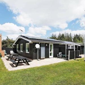 Five-Bedroom Holiday home in Hadsund 2