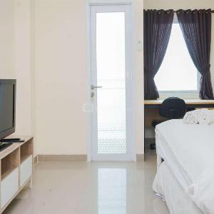 Simply Look Studio Apartment at B Residence By Travelio