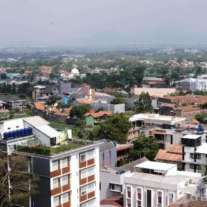 Spacious 3BR Combined Unit at Pinewood Apartment By Travelio