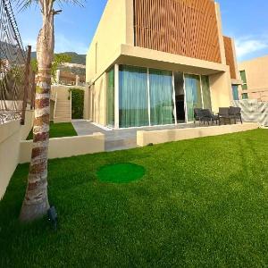 Queens Luxury Vila 111B