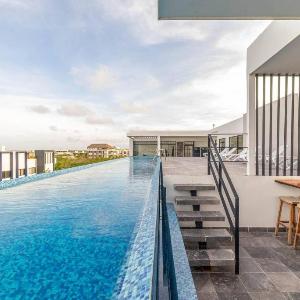 Stylish Boho Studio with Rooftop Pool