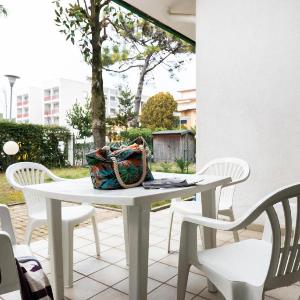 Luminous apartment with garden