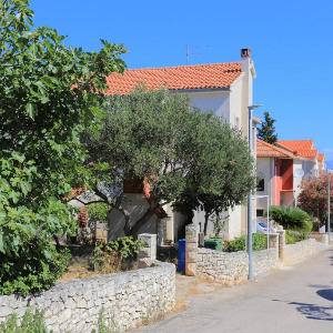 Apartments with parking space Supetar Brac - 21655