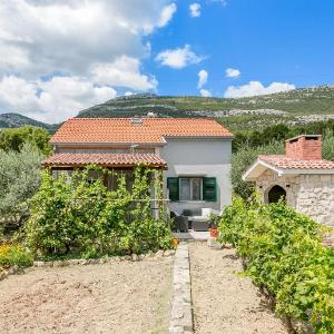 Secluded holiday house Kastel Stari - Kastela - 23384