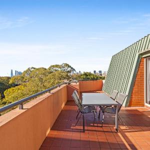 Spacious Inner-West 2-Bed with Alfresco Dining