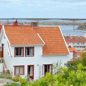 Two-Bedroom Holiday home in Kungshamn 2