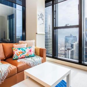 Skyline Serenity City View Stay with Pool & Spa