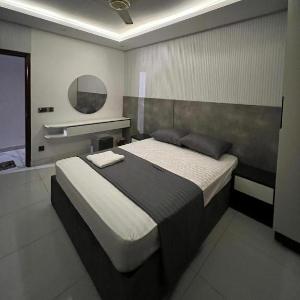 Travellers Heaven 2BR APT Gulshan Iqbal 13-E