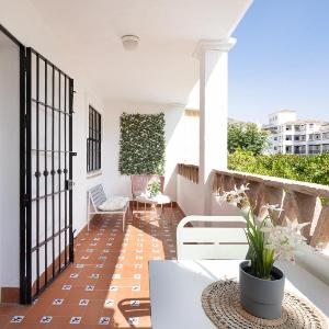 C19 Sunny Apartment with Pool and Terrace