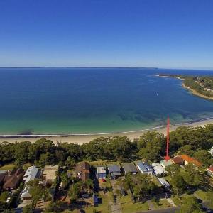 On Collingwood Beach by Book Jervis Bay - Upstairs Apartment