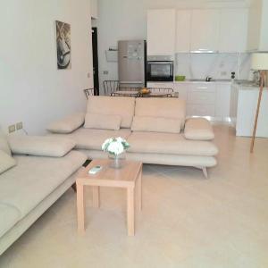 Spacious 2-Bedroom Apartment with Sea View