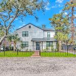 Coastal Farmhouse walk to beach South Carolina