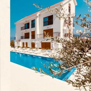 Lavander Apartment W Pool and Private Beach