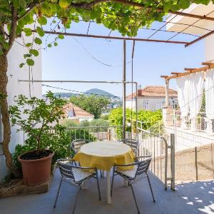Bronzan Apartment