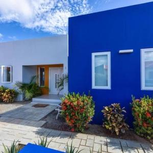 Modern Relaxing Vacation Villa