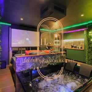 Jungle Love Room Balnéo/cinéma By HC