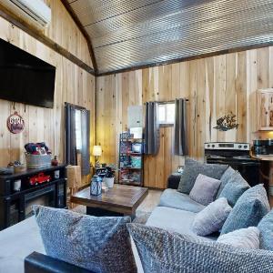 Close to Reelfoot Lake! Dog-Friendly Retreat