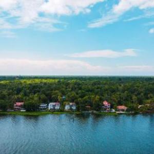 Seclude by the Lake Alleppey