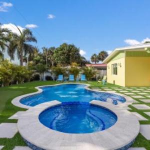 Coconut Cottage: Pool & Spa1 Block to Beach by Anna Maria Life Vacation Rentals