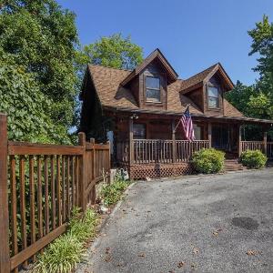 ER100 - Making Memories Great location - Close to town! cabin